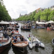 Venez passer un we à Amsterdam et dormez sur un bateau à quai