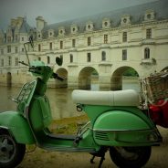 Les châteaux de la Loire en scooter rétro
